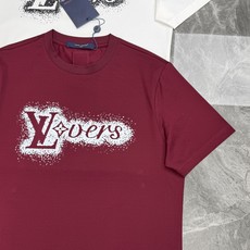 驴牌-LV春夏Lovers喷绘字母修身丝光棉短袖.街头艺术喷绘质感「LV Lovers」标识,颗粒点状晕染边框,复古美式 驴牌-LV春夏Lovers喷绘字母修身丝光棉短袖.街头艺术喷绘质感「LV Lovers」标识,颗粒点状晕染边框,复古美式