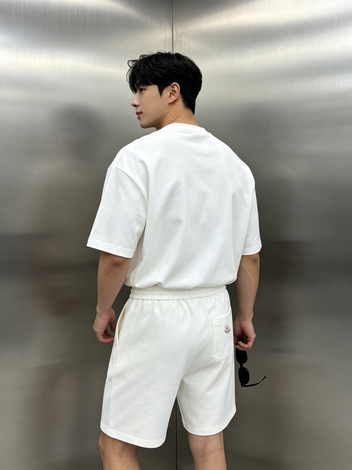 承袭阿尔卑斯奢雅格调，Moncler蒙口夏季锦棉休闲短裤重磅上新🆕甄选高定锦棉混纺面料，触感细腻软糯，自