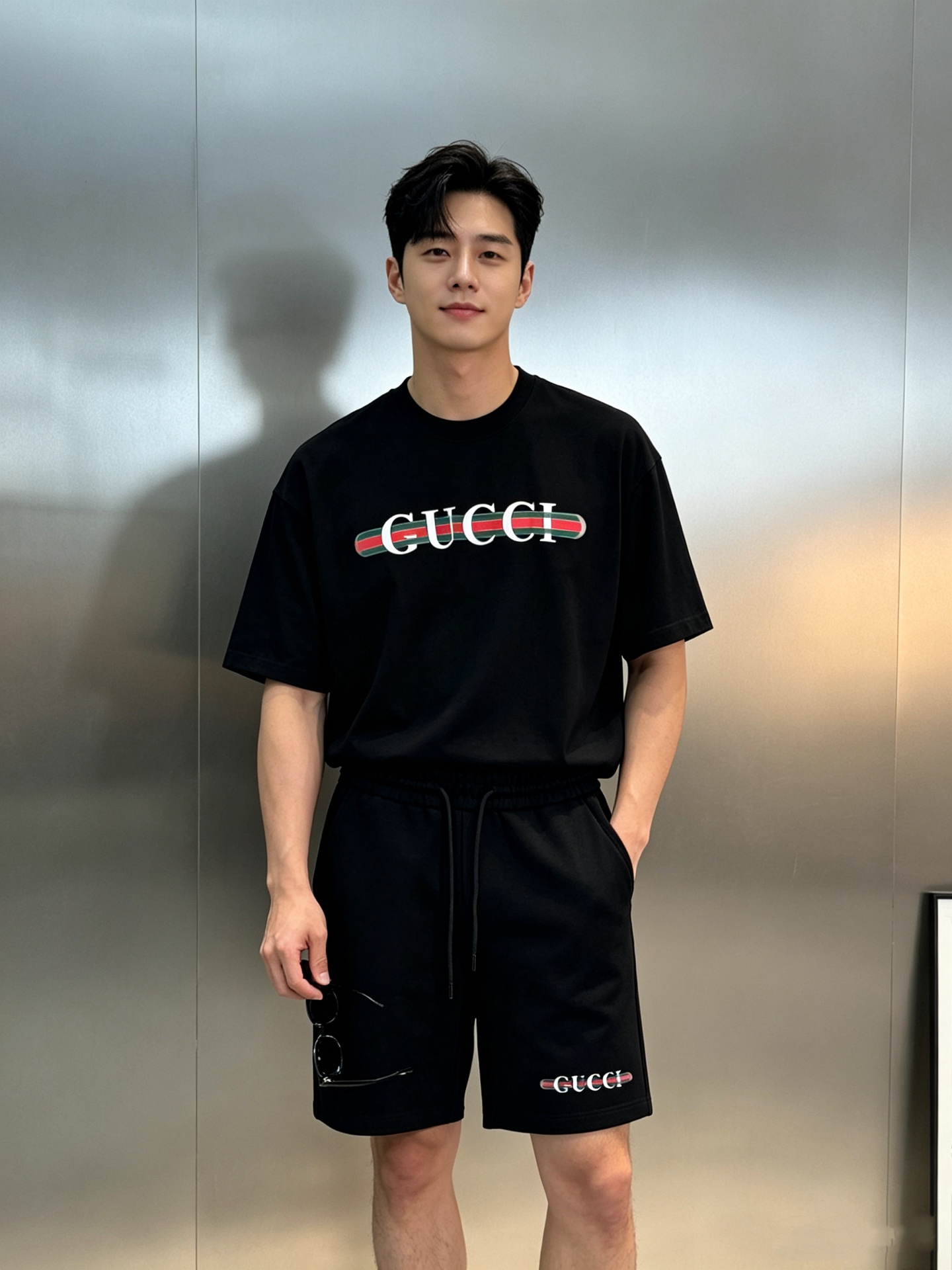 NO:933395,Tops and pants. Gucci's new summer trendy brand shorts can be matched as a set!  The visual experience is advanced!  Strong drape!  The feel and texture are perfect!  The classic design of the new 25s LOGO perfectly enriches everyone’s visual sense!  Fashionable and good-looking!  The regular fit works great!  The elastic waistband is comfortable to wear. The simple shape adds a sense of age reduction!  The fabric is super breathable!  A must-have item in a man's wardrobe. All three standards. High-end brocade cotton air-layer fabric. Comfortable and soft. Very wide and stylish!  Color White. Black. Size M-3XL/29-36 Fitted version (S and 4Xl can be customized)/catties recommended L,, gucci, shorts,19860909上衣.裤子 Gucci古齐夏季新款潮牌五分短裤可成套搭配！视觉感受超前！悬垂感强！手感质感都极完美！新款25sLOGO的经典设计完美的丰富大家的视觉感！时尚又好看！常规版型效果超赞！松紧腰头穿着舒适.简约造型增加减龄感！面料透气性能超强！男士衣橱里必备的单品.三标齐.高端锦棉空气层面料.舒适柔软.挺阔有型！颜色白色.黑色.码数M-3XL/29-36合身版型（S和4Xl可订做）/斤建议L,,gucci,shorts,,Men's clothing