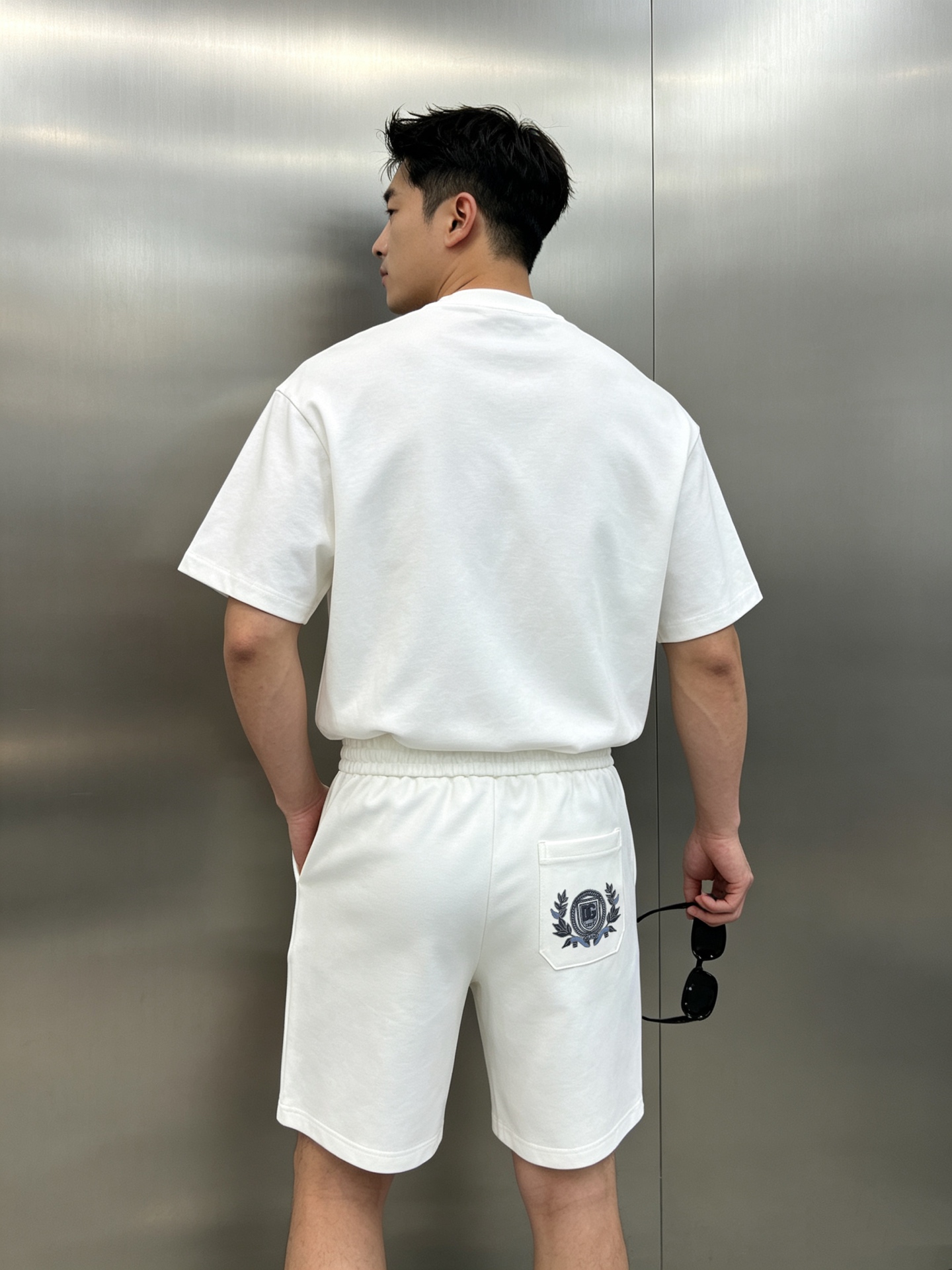 D&G杜嘉班纳春夏新款五分短裤🩳口袋原版五金皮标搭配.后口袋尊贵皇室花型绣花设计.着身廓形独一无二，重工