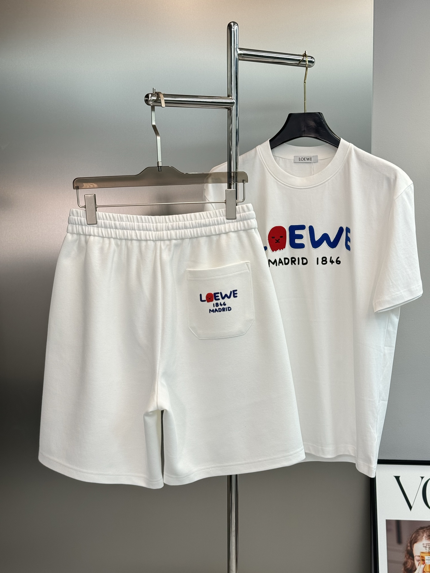 一套Loewe罗意威1846系列夏季短裤套装👑印花T恤+五分短裤，纯棉材质，穿着舒适透气，夏天超适合！T
