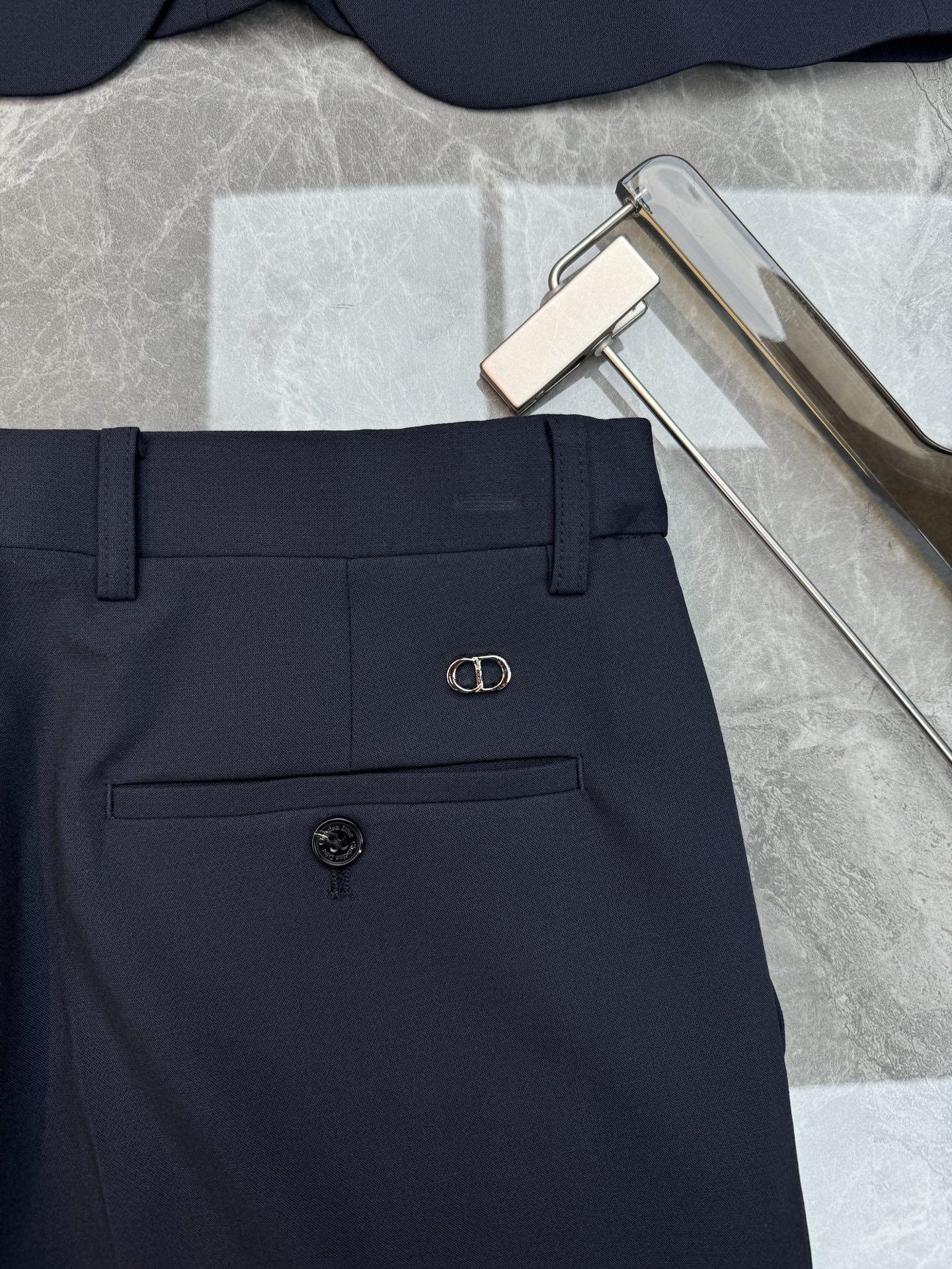 一套DIOR经典CD金属饰标色纺套西🤵男士修身商务黑色西装两件套.外贸公司订单！高阶男士衣柜刚需正装，色