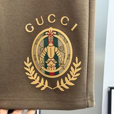 Gucci骑士徽章五分短裤.男女同款❤️Gucci新款骑士麦穗风.重磅水洗纯棉复合面料.经典织带马衔扣,咖色/米白两色轻 Gucci骑士徽章五分短裤.男女同款❤️Gucci新款骑士麦穗风.重磅水洗纯棉复合面料.经典织带马衔扣,咖色/米白两色轻