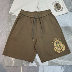 Gucci骑士徽章五分短裤.男女同款❤️Gucci新款骑士麦穗风.重磅水洗纯棉复合面料.经典织带马衔扣,咖色/米白两色轻 Gucci骑士徽章五分短裤.男女同款❤️Gucci新款骑士麦穗风.重磅水洗纯棉复合面料.经典织带马衔扣,咖色/米白两色轻