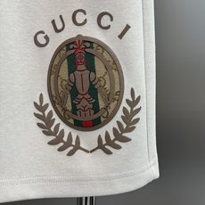 Gucci骑士徽章五分短裤.男女同款❤️Gucci新款骑士麦穗风.重磅水洗纯棉复合面料.经典织带马衔扣,咖色/米白两色轻 Gucci骑士徽章五分短裤.男女同款❤️Gucci新款骑士麦穗风.重磅水洗纯棉复合面料.经典织带马衔扣,咖色/米白两色轻
