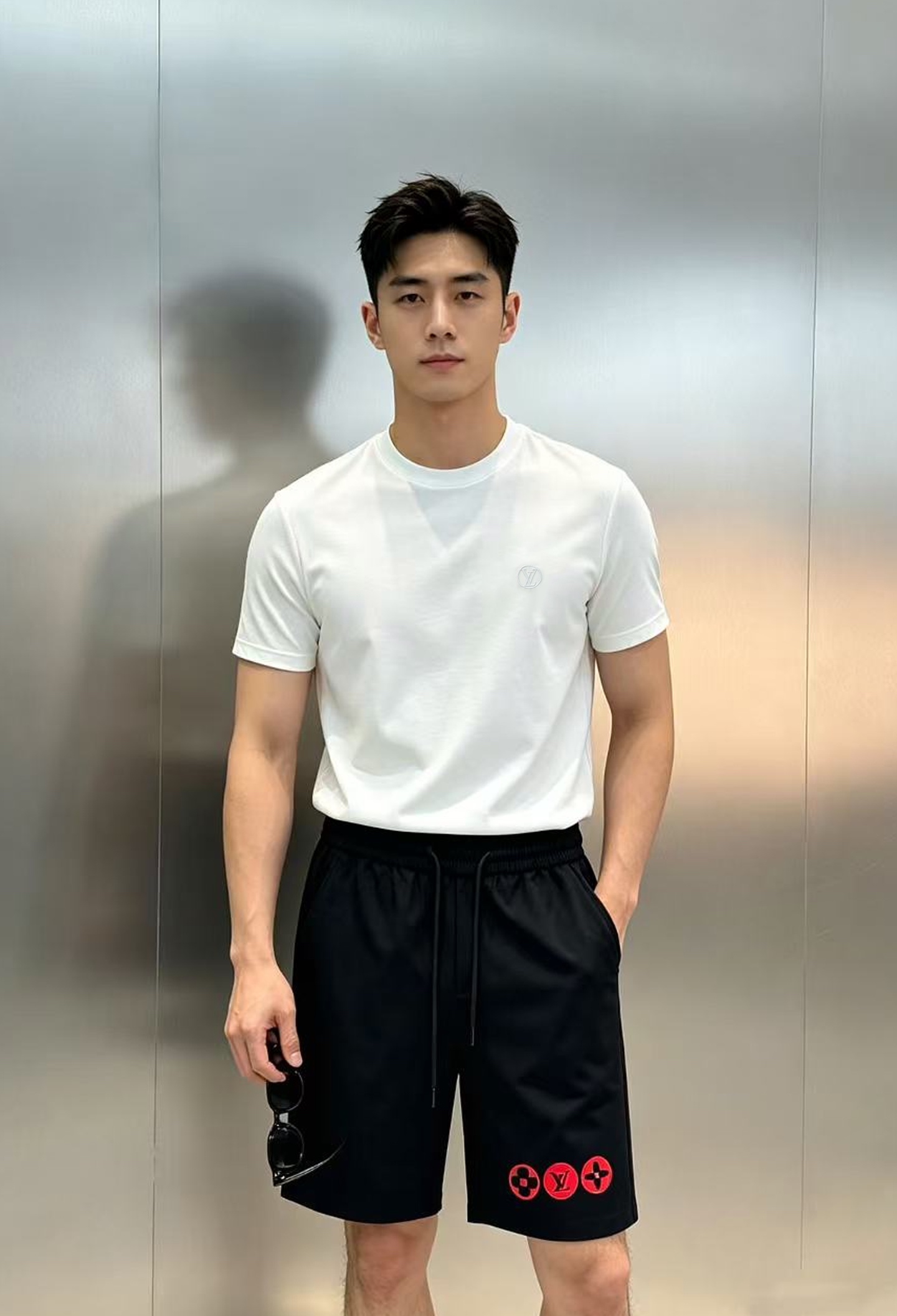 NO:957927,Donkey Brand*Louis Vuitton's new five-point shorts!  Classic brand graphic three-flower logo. Three-dimensional customized heat transfer process. Simple and advanced!  High-density ice-feel four-way stretch and light fabric. No binding on the upper body, comfortable and breathable. Same style for men and women!  Color black. white. dark blue. All three standards!  Size M-3XL/29-36 fit version (4XL can be customized)/catties recommended L,, louis vuitton, louis vuitton, shorts,19860909驴牌*路易威登新款五分短裤！经典品牌图形三花标识.立体定制烫画工艺.简单高级！高密冰感四面弹轻薄面料.上身无束缚感,舒适透气.男女同款！颜色黑色.白色.深蓝.三标齐！码数 M-3XL/29-36合身版型（4XL可订做）/斤建议L,,louis vuitton,louis vuitton,shorts,,Men's clothing