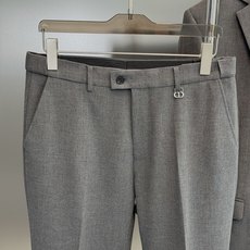 一套 DIOR经典CD金属饰标色纺套西🤵男士修身商务黑色西装两件套.外贸公司订单!高阶男士衣柜刚需正装,色纺高支抗皱面料 一套 DIOR经典CD金属饰标色纺套西🤵男士修身商务黑色西装两件套.外贸公司订单!高阶男士衣柜刚需正装,色纺高支抗皱面料