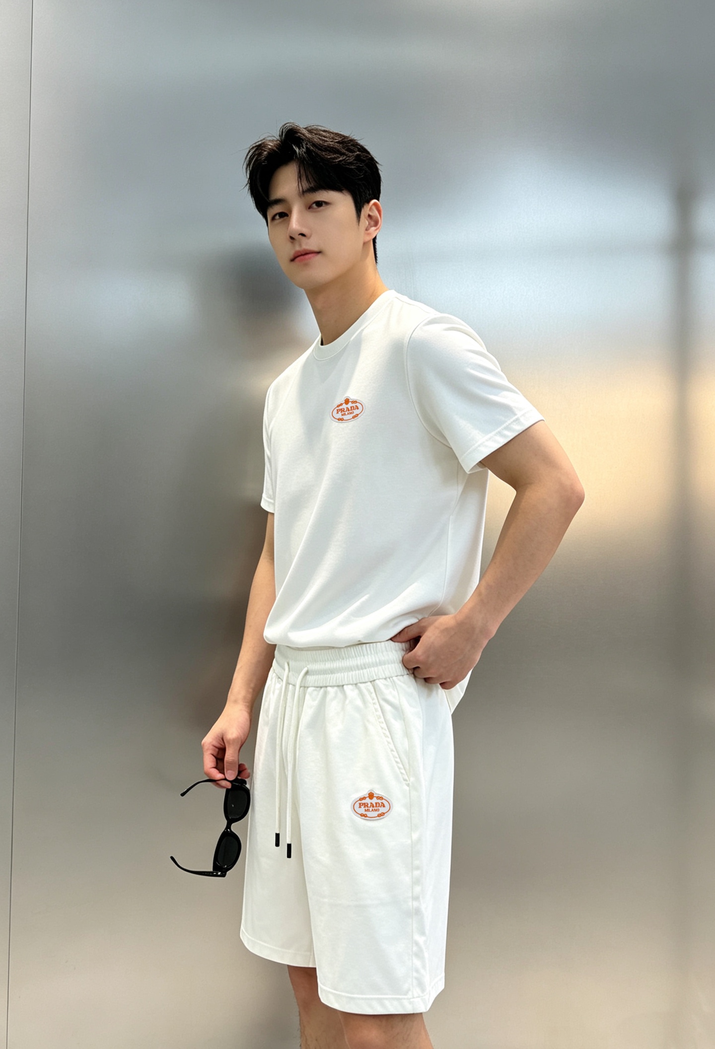 프라다 남성 자수포인트 반팔 티셔츠 상세 이미지 2