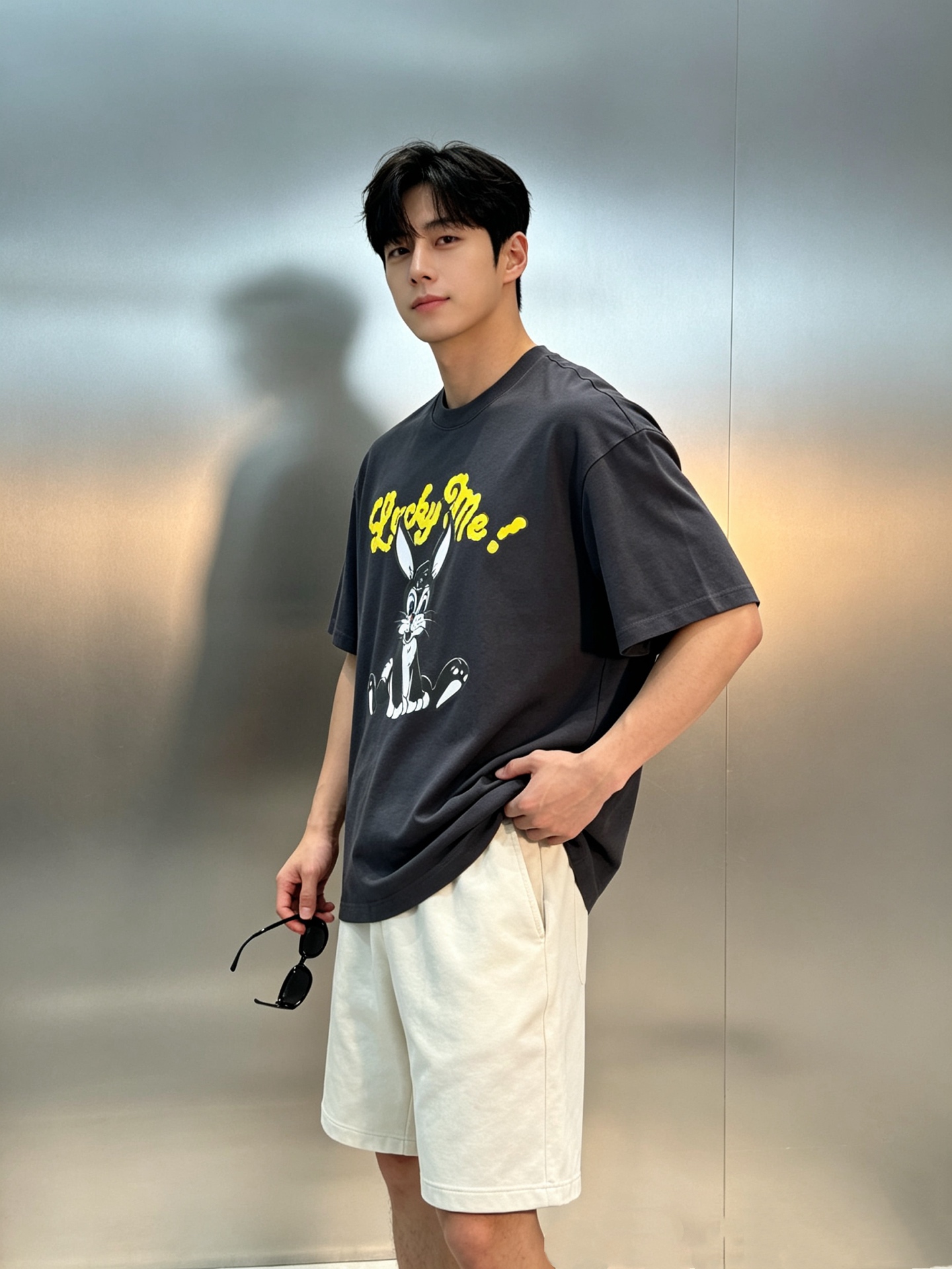Kenzo*Looney Tunes联名短袖T恤.男女同款❤️这款T恤以Looney Tunes经典角色达菲鸭和崔弟为主 Kenzo*Looney Tunes联名短袖T恤.男女同款❤️这款T恤以Looney Tunes经典角色达菲鸭和崔弟为主