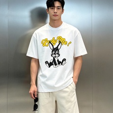 Kenzo*Looney Tunes联名短袖T恤.男女同款❤️这款T恤以Looney Tunes经典角色达菲鸭和崔弟为主 Kenzo*Looney Tunes联名短袖T恤.男女同款❤️这款T恤以Looney Tunes经典角色达菲鸭和崔弟为主