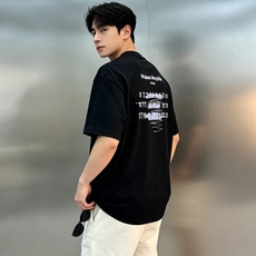 Maison Margiela MM6新品涂鸦数字T恤,男女同款❤️优选280g纯棉材质,穿着舒适透气。背面手写品牌名+ Maison Margiela MM6新品涂鸦数字T恤,男女同款❤️优选280g纯棉材质,穿着舒适透气。背面手写品牌名+