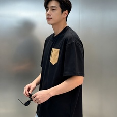 驴牌*路易威登新款潮牌T恤.男女同款❤️拉链口袋款设计.优质280g纯棉材质,穿着舒适透气,夏天必备!撞色皮革拉链口袋设 驴牌*路易威登新款潮牌T恤.男女同款❤️拉链口袋款设计.优质280g纯棉材质,穿着舒适透气,夏天必备!撞色皮革拉链口袋设