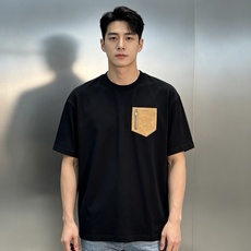 驴牌*路易威登新款潮牌T恤.男女同款❤️拉链口袋款设计.优质280g纯棉材质,穿着舒适透气,夏天必备!撞色皮革拉链口袋设 驴牌*路易威登新款潮牌T恤.男女同款❤️拉链口袋款设计.优质280g纯棉材质,穿着舒适透气,夏天必备!撞色皮革拉链口袋设