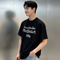 Acne Studios 新款潮牌T恤棉!男女同款❤️280g纯棉材质,正面“Acne Studios STOCKHOL Acne Studios 新款潮牌T恤棉!男女同款❤️280g纯棉材质,正面“Acne Studios STOCKHOL