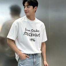 Acne Studios 新款潮牌T恤棉!男女同款❤️280g纯棉材质,正面“Acne Studios STOCKHOL Acne Studios 新款潮牌T恤棉!男女同款❤️280g纯棉材质,正面“Acne Studios STOCKHOL