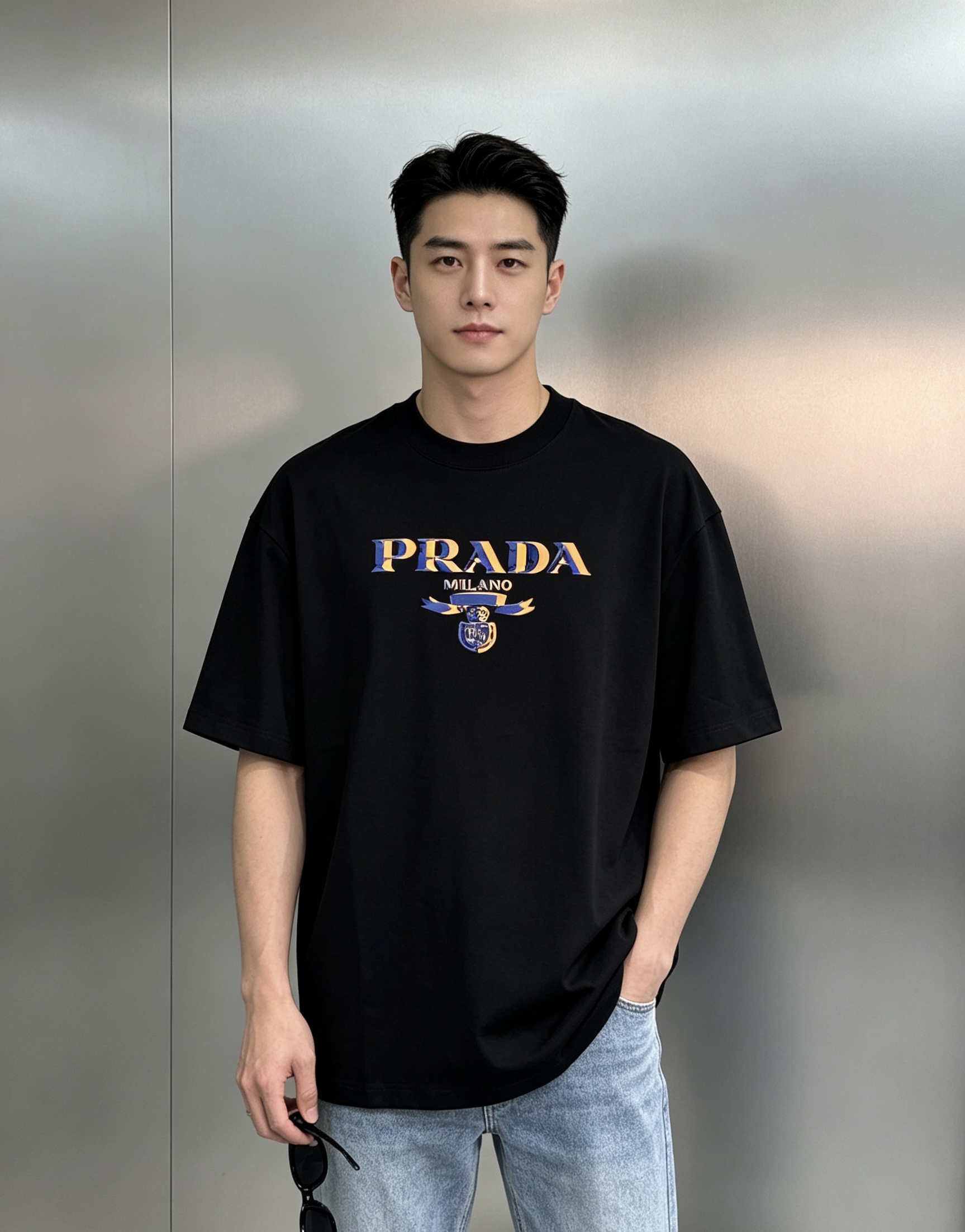 意式学院风新番｜Prada撞色徽章短袖T恤.潮牌T恤.男女同款❤️甄选重磅精梳280g纯棉面料，垂顺挺括，上身自带高级肌