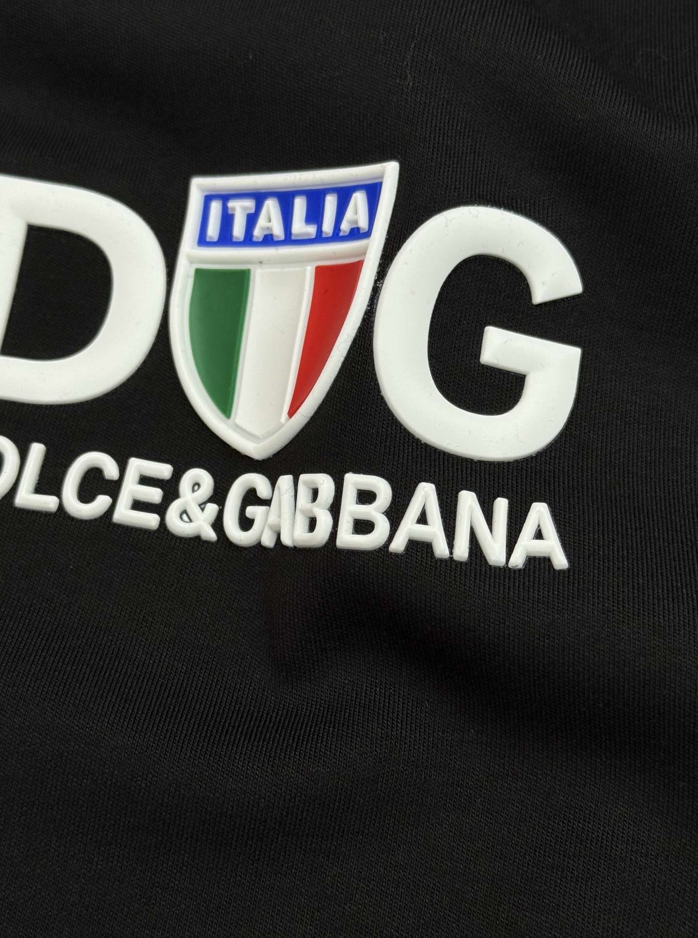 LDOLCE&GABBANA 新款意式修身莫代尔T恤.意式轻奢格调，男士春夏刚需单品！精选莫代尔混纺面料，触感丝滑软糯，
