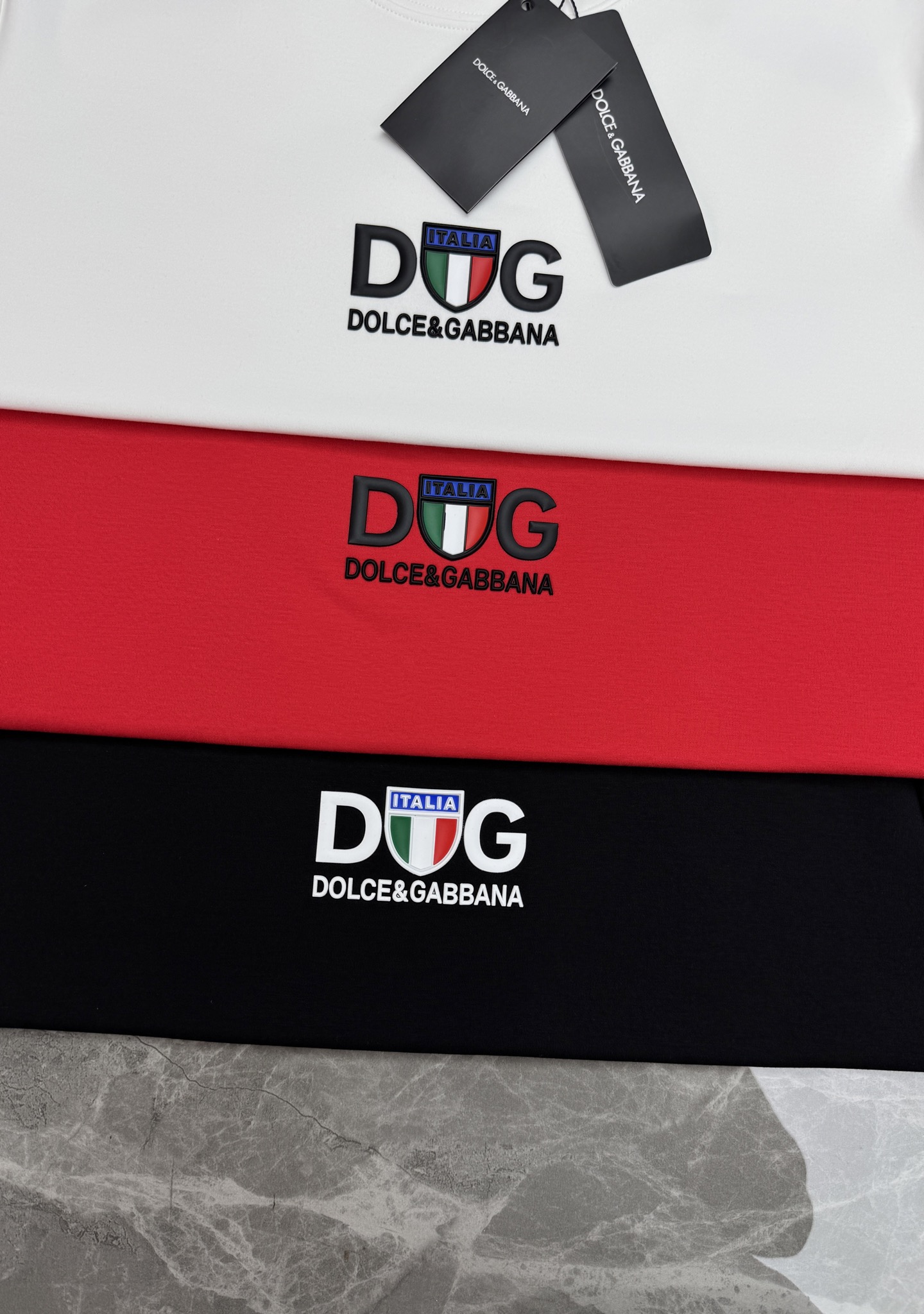 LDOLCE&GABBANA 新款意式修身莫代尔T恤.意式轻奢格调，男士春夏刚需单品！精选莫代尔混纺面料，触感丝滑软糯，