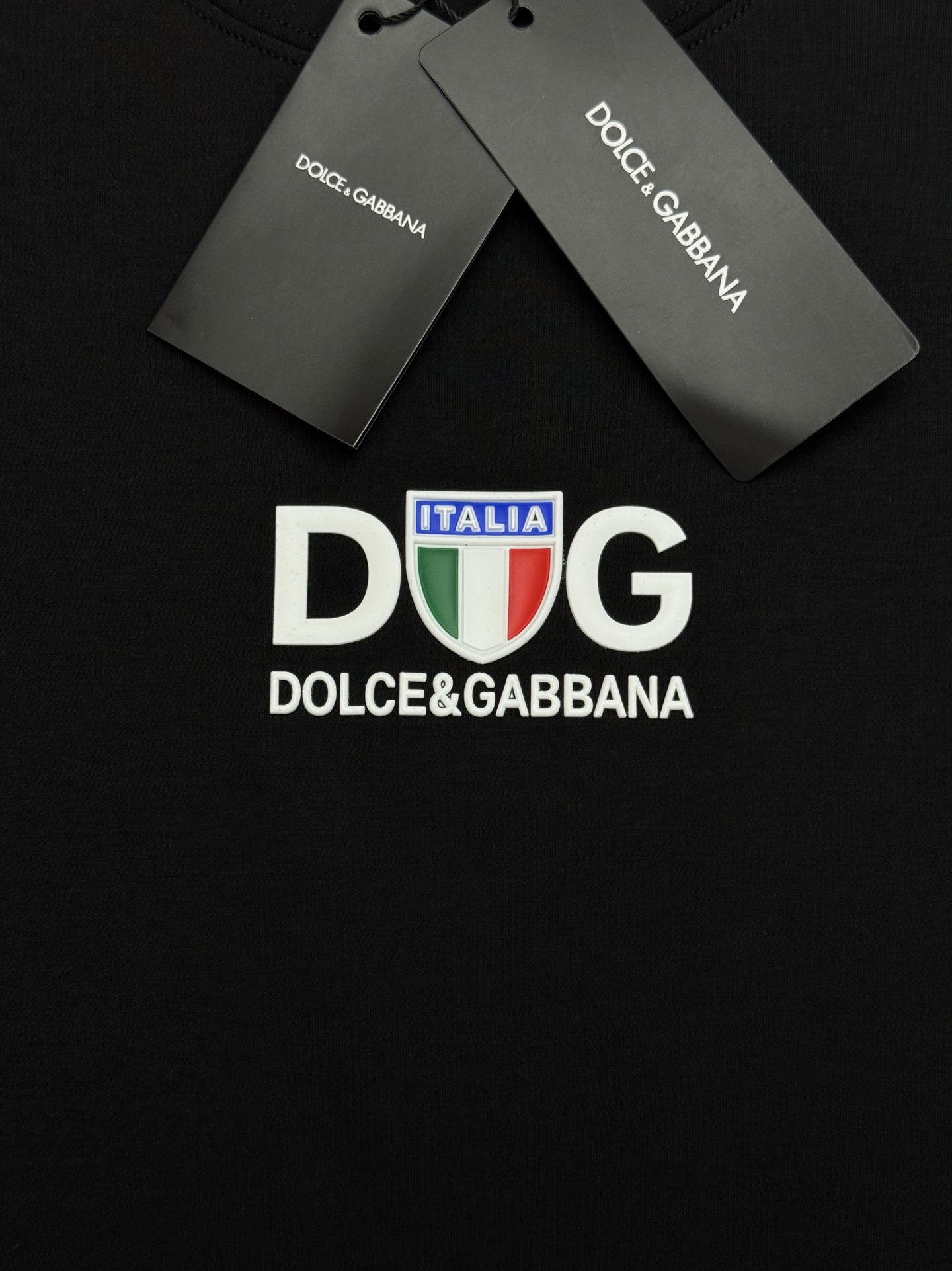 LDOLCE&GABBANA 新款意式修身莫代尔T恤.意式轻奢格调，男士春夏刚需单品！精选莫代尔混纺面料，触感丝滑软糯，