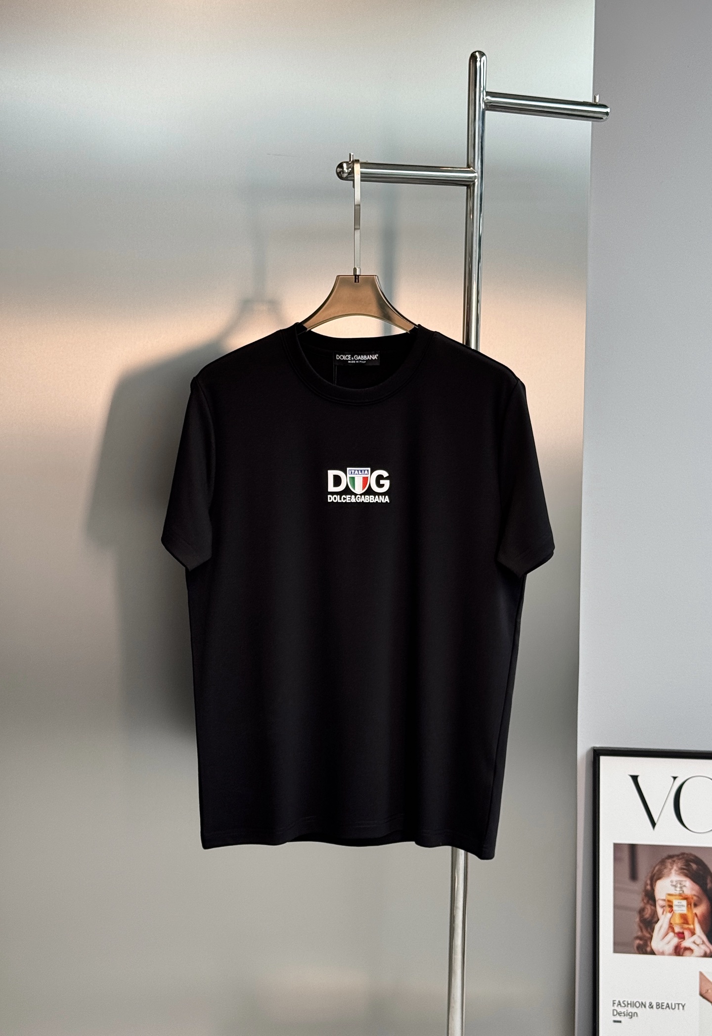 LDOLCE&GABBANA 新款意式修身莫代尔T恤.意式轻奢格调，男士春夏刚需单品！精选莫代尔混纺面料，触感丝滑软糯，