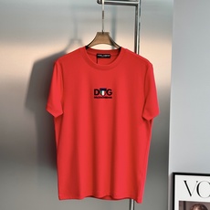 DOLCE&GABBANA 新款意式修身莫代尔T恤.意式轻奢格调,男士春夏刚需单品!精选莫代尔混纺面料,触感丝滑软糯,自 DOLCE&GABBANA 新款意式修身莫代尔T恤.意式轻奢格调,男士春夏刚需单品!精选莫代尔混纺面料,触感丝滑软糯,自