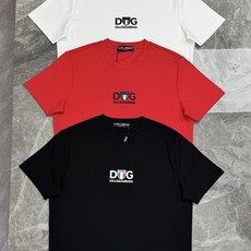 DOLCE&GABBANA 新款意式修身莫代尔T恤.意式轻奢格调,男士春夏刚需单品!精选莫代尔混纺面料,触感丝滑软糯,自 DOLCE&GABBANA 新款意式修身莫代尔T恤.意式轻奢格调,男士春夏刚需单品!精选莫代尔混纺面料,触感丝滑软糯,自