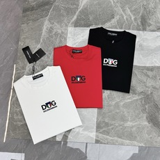 DOLCE&GABBANA 新款意式修身莫代尔T恤.意式轻奢格调,男士春夏刚需单品!精选莫代尔混纺面料,触感丝滑软糯,自 DOLCE&GABBANA 新款意式修身莫代尔T恤.意式轻奢格调,男士春夏刚需单品!精选莫代尔混纺面料,触感丝滑软糯,自