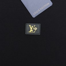 LOUIS VUITTON新款男士莫代尔T恤.驴牌高阶刚需基础款,低调轻奢质感拉满!甄选高弹莫代尔混纺面料,触感丝滑细腻 LOUIS VUITTON新款男士莫代尔T恤.驴牌高阶刚需基础款,低调轻奢质感拉满!甄选高弹莫代尔混纺面料,触感丝滑细腻