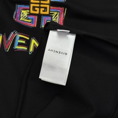 GIVENCHY纪梵希新款男士莫代尔圆领T恤。吸睛潮流单品,艺术涂鸦设计氛围感拉满!甄选高支莫代尔面料,触感丝滑软糯,自 GIVENCHY纪梵希新款男士莫代尔圆领T恤。吸睛潮流单品,艺术涂鸦设计氛围感拉满!甄选高支莫代尔面料,触感丝滑软糯,自