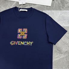 GIVENCHY纪梵希新款男士莫代尔圆领T恤。吸睛潮流单品,艺术涂鸦设计氛围感拉满!甄选高支莫代尔面料,触感丝滑软糯,自 GIVENCHY纪梵希新款男士莫代尔圆领T恤。吸睛潮流单品,艺术涂鸦设计氛围感拉满!甄选高支莫代尔面料,触感丝滑软糯,自