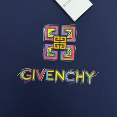 GIVENCHY纪梵希新款男士莫代尔圆领T恤。吸睛潮流单品,艺术涂鸦设计氛围感拉满!甄选高支莫代尔面料,触感丝滑软糯,自 GIVENCHY纪梵希新款男士莫代尔圆领T恤。吸睛潮流单品,艺术涂鸦设计氛围感拉满!甄选高支莫代尔面料,触感丝滑软糯,自