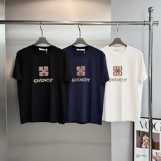 GIVENCHY纪梵希新款男士莫代尔圆领T恤。吸睛潮流单品,艺术涂鸦设计氛围感拉满!甄选高支莫代尔面料,触感丝滑软糯,自 GIVENCHY纪梵希新款男士莫代尔圆领T恤。吸睛潮流单品,艺术涂鸦设计氛围感拉满!甄选高支莫代尔面料,触感丝滑软糯,自