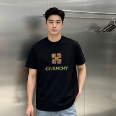 GIVENCHY纪梵希新款男士莫代尔圆领T恤。吸睛潮流单品,艺术涂鸦设计氛围感拉满!甄选高支莫代尔面料,触感丝滑软糯,自 GIVENCHY纪梵希新款男士莫代尔圆领T恤。吸睛潮流单品,艺术涂鸦设计氛围感拉满!甄选高支莫代尔面料,触感丝滑软糯,自
