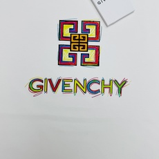 GIVENCHY纪梵希新款男士莫代尔圆领T恤。吸睛潮流单品,艺术涂鸦设计氛围感拉满!甄选高支莫代尔面料,触感丝滑软糯,自 GIVENCHY纪梵希新款男士莫代尔圆领T恤。吸睛潮流单品,艺术涂鸦设计氛围感拉满!甄选高支莫代尔面料,触感丝滑软糯,自