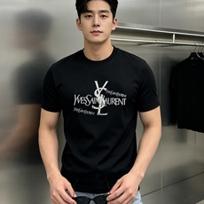 SAINT LAURENT 圣罗兰26新款男士莫代尔圆领T恤-法式轻奢潮款,自带复古摇滚格调! 甄选高支莫代尔面料,触感 SAINT LAURENT 圣罗兰26新款男士莫代尔圆领T恤-法式轻奢潮款,自带复古摇滚格调! 甄选高支莫代尔面料,触感