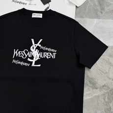 SAINT LAURENT 圣罗兰26新款男士莫代尔圆领T恤-法式轻奢潮款,自带复古摇滚格调! 甄选高支莫代尔面料,触感 SAINT LAURENT 圣罗兰26新款男士莫代尔圆领T恤-法式轻奢潮款,自带复古摇滚格调! 甄选高支莫代尔面料,触感