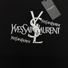 SAINT LAURENT 圣罗兰26新款男士莫代尔圆领T恤-法式轻奢潮款,自带复古摇滚格调! 甄选高支莫代尔面料,触感 SAINT LAURENT 圣罗兰26新款男士莫代尔圆领T恤-法式轻奢潮款,自带复古摇滚格调! 甄选高支莫代尔面料,触感