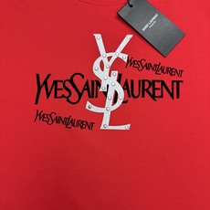 SAINT LAURENT 圣罗兰26新款男士莫代尔圆领T恤-法式轻奢潮款,自带复古摇滚格调! 甄选高支莫代尔面料,触感 SAINT LAURENT 圣罗兰26新款男士莫代尔圆领T恤-法式轻奢潮款,自带复古摇滚格调! 甄选高支莫代尔面料,触感
