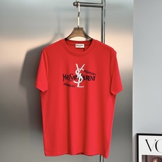 SAINT LAURENT 圣罗兰26新款男士莫代尔圆领T恤-法式轻奢潮款,自带复古摇滚格调! 甄选高支莫代尔面料,触感 SAINT LAURENT 圣罗兰26新款男士莫代尔圆领T恤-法式轻奢潮款,自带复古摇滚格调! 甄选高支莫代尔面料,触感
