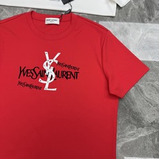 SAINT LAURENT 圣罗兰26新款男士莫代尔圆领T恤-法式轻奢潮款,自带复古摇滚格调! 甄选高支莫代尔面料,触感 SAINT LAURENT 圣罗兰26新款男士莫代尔圆领T恤-法式轻奢潮款,自带复古摇滚格调! 甄选高支莫代尔面料,触感
