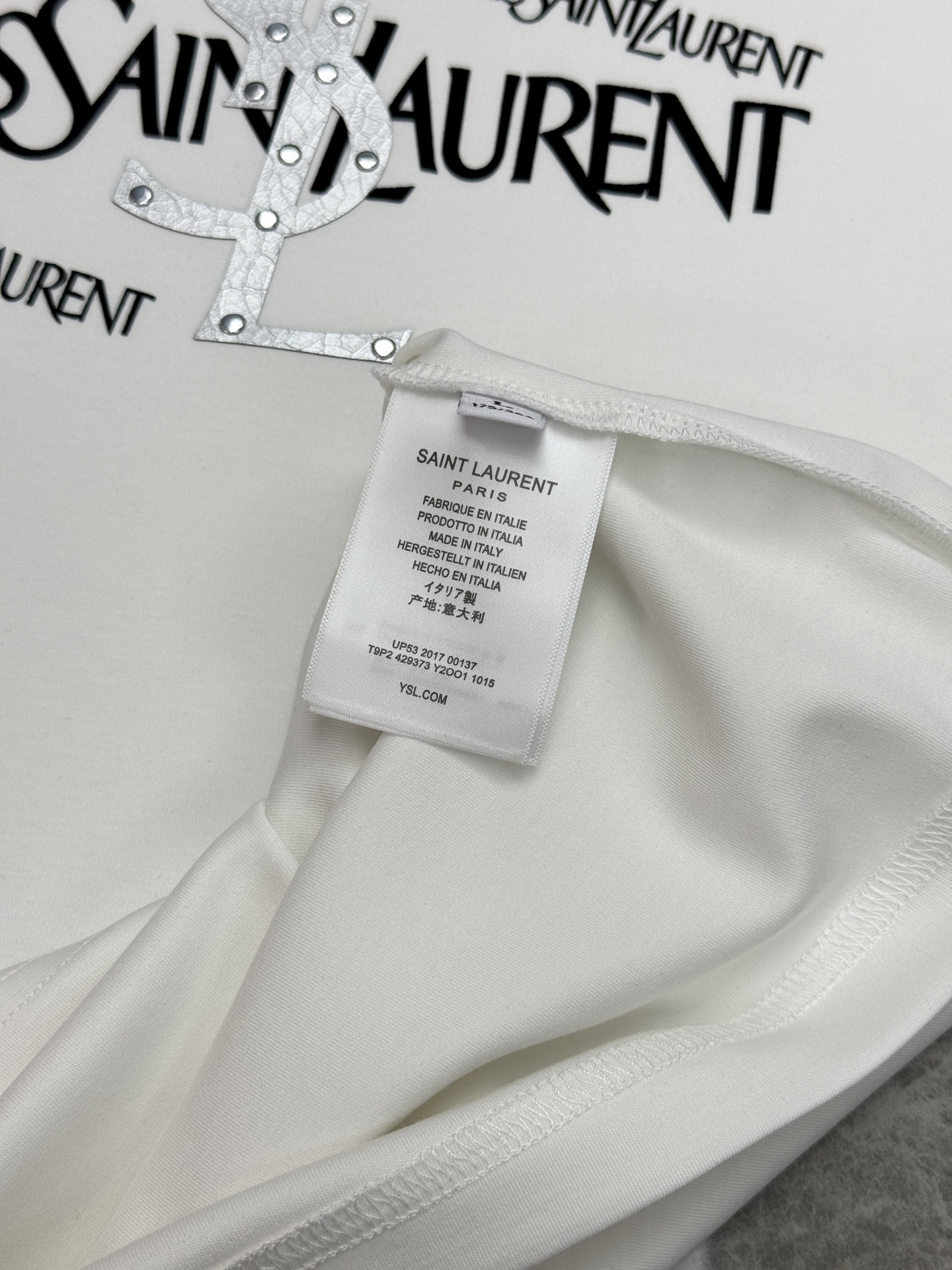 LSAINT LAURENT 圣罗兰26新款男士莫代尔圆领T恤-法式轻奢潮款，自带复古摇滚格调！ 甄选高支莫代尔面料，触