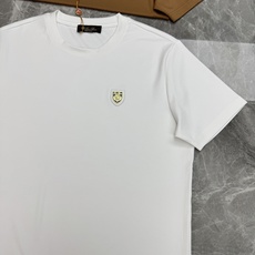 Loro Piana L新款莫代尔盾牌徽章T恤🎗️轻奢男士基础款,低调显贵的通勤神T!甄选高支莫代尔面料,触感丝滑软糯, Loro Piana L新款莫代尔盾牌徽章T恤🎗️轻奢男士基础款,低调显贵的通勤神T!甄选高支莫代尔面料,触感丝滑软糯,