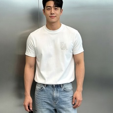 EmPorio Armani EA新款莫代尔圆领T恤。意式轻奢男士日常刚需短袖,正反面设计高级耐看!甄选高支莫代尔混纺面 EmPorio Armani EA新款莫代尔圆领T恤。意式轻奢男士日常刚需短袖,正反面设计高级耐看!甄选高支莫代尔混纺面