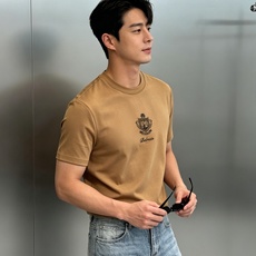 Balmain 巴尔曼新款莫代尔圆领T恤-法式轻奢男士基础短袖上新✨甄选高支凉感莫代尔面料,触感软糯丝滑,垂坠感出色,透 Balmain 巴尔曼新款莫代尔圆领T恤-法式轻奢男士基础短袖上新✨甄选高支凉感莫代尔面料,触感软糯丝滑,垂坠感出色,透