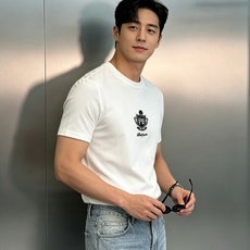 Balmain 巴尔曼新款莫代尔圆领T恤-法式轻奢男士基础短袖上新✨甄选高支凉感莫代尔面料,触感软糯丝滑,垂坠感出色,透 Balmain 巴尔曼新款莫代尔圆领T恤-法式轻奢男士基础短袖上新✨甄选高支凉感莫代尔面料,触感软糯丝滑,垂坠感出色,透