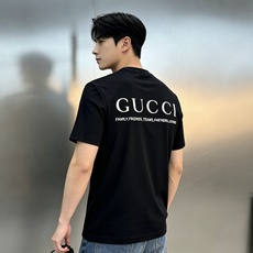 Gucci古齐经典春夏圆领短袖.简单基础款推荐-优选200g100%丝光全棉材质制作而成.质地顺滑细腻.贴身舒适透气亲肤 Gucci古齐经典春夏圆领短袖.简单基础款推荐-优选200g100%丝光全棉材质制作而成.质地顺滑细腻.贴身舒适透气亲肤