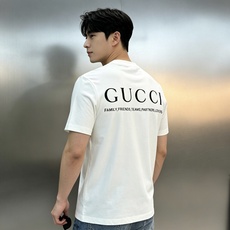 Gucci古齐经典春夏圆领短袖.简单基础款推荐-优选200g100%丝光全棉材质制作而成.质地顺滑细腻.贴身舒适透气亲肤 Gucci古齐经典春夏圆领短袖.简单基础款推荐-优选200g100%丝光全棉材质制作而成.质地顺滑细腻.贴身舒适透气亲肤