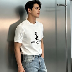 SAINT LAURENT 圣罗兰经典标识丝光棉T恤-轻奢男士刚需基础款,简约不单调,高级感与生俱来✨甄选高支丝光棉面料 SAINT LAURENT 圣罗兰经典标识丝光棉T恤-轻奢男士刚需基础款,简约不单调,高级感与生俱来✨甄选高支丝光棉面料