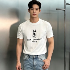 SAINT LAURENT 圣罗兰经典标识丝光棉T恤-轻奢男士刚需基础款,简约不单调,高级感与生俱来✨甄选高支丝光棉面料 SAINT LAURENT 圣罗兰经典标识丝光棉T恤-轻奢男士刚需基础款,简约不单调,高级感与生俱来✨甄选高支丝光棉面料
