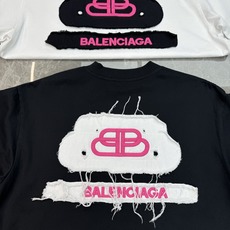Balenciaga巴黎世家2026ss新品高品质情侣短袖T恤,高克重260g纯棉T恤,前后精美刺绣🪡工艺品级别,重工工 Balenciaga巴黎世家2026ss新品高品质情侣短袖T恤,高克重260g纯棉T恤,前后精美刺绣🪡工艺品级别,重工工